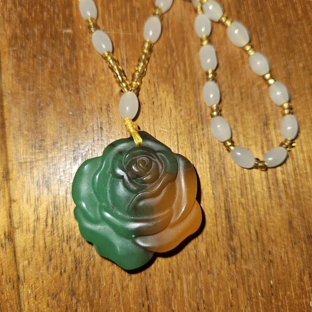 Rose bloom bead necklace